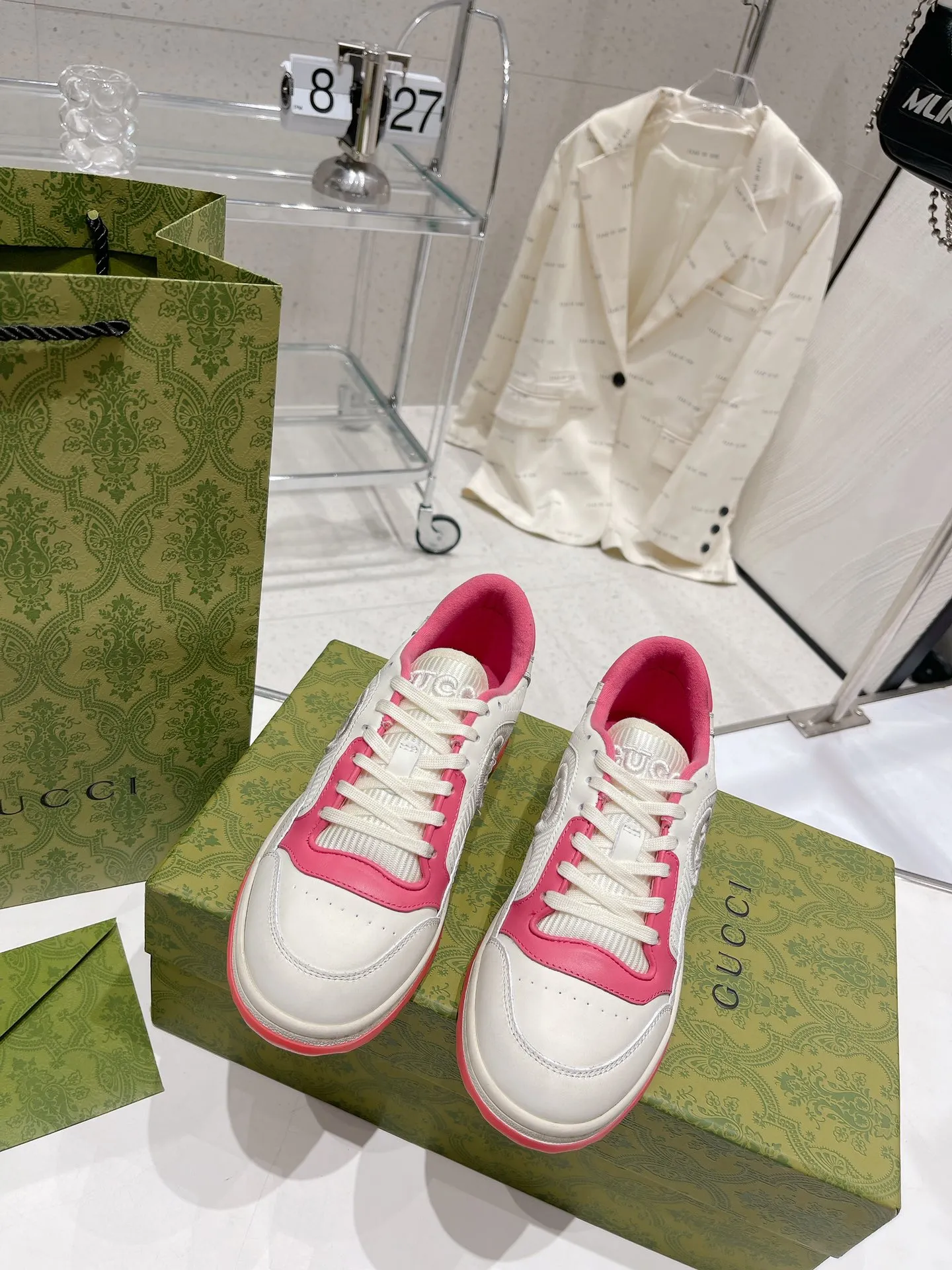 👟👟Ex-factory price 520👟👟 Gucci Gucci 2023 latest hot model MAC80 sneakers, couple style, casual, retro, old, dirty shoes, small dirty shoes, white shoes, original purchase, development, production, Gucci MAC80 new hot model series. The exquisite and compact interlocking double G logo romantically interprets the aesthetic concept of this series. Made of off-white leather, retro inspiration is cleverly integrated into the design of sports shoes, reinterpreting the brand logo. Fabric: Original custom imported first-layer cowhide. Lining: Original custom imported breathable mesh. Outsole: Original molded two-color TPU outsole. Sole thickness: 3CM. Size: Women's 35-40 / Men's 39-45.